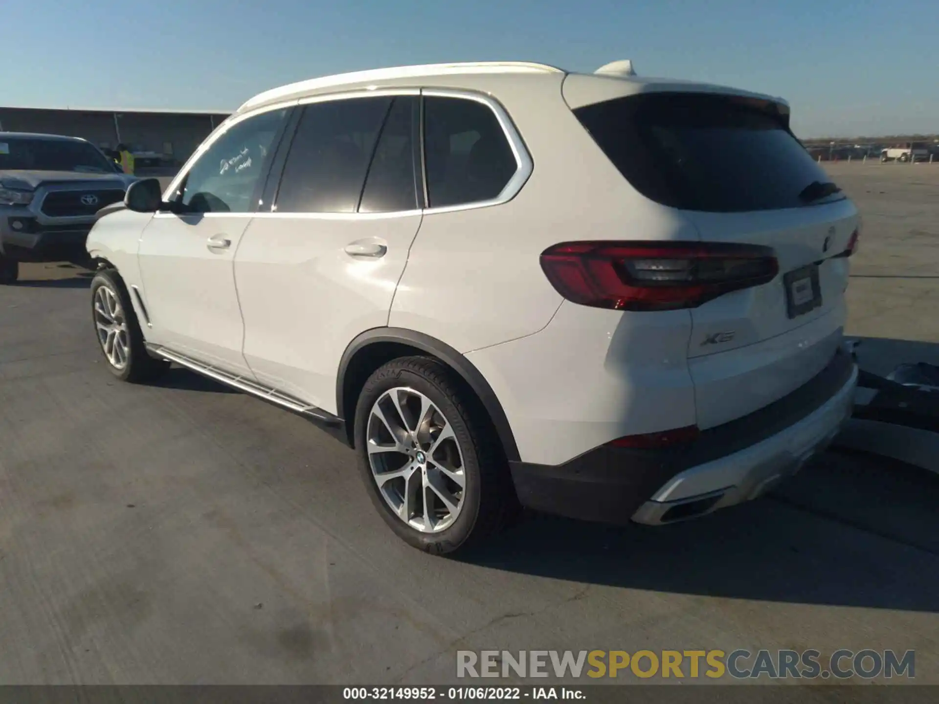 3 Photograph of a damaged car 5UXCR6C55KLL62824 BMW X5 2019