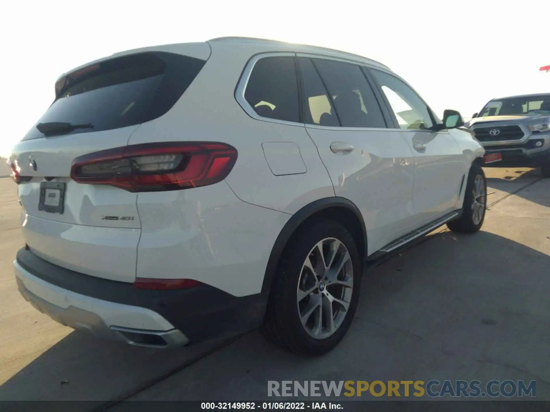 4 Photograph of a damaged car 5UXCR6C55KLL62824 BMW X5 2019