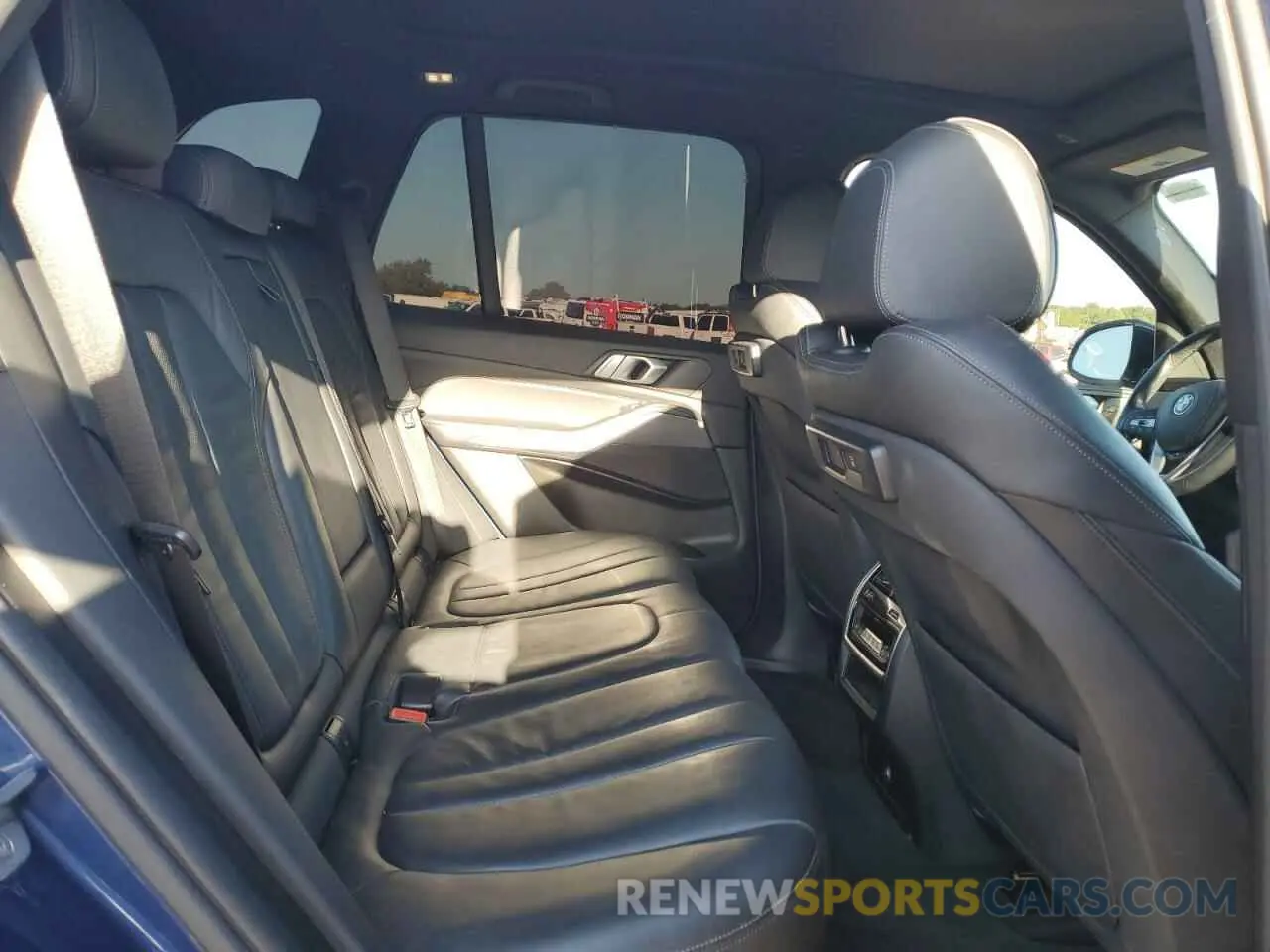 11 Photograph of a damaged car 5UXCR6C56KLK84781 BMW X5 2019
