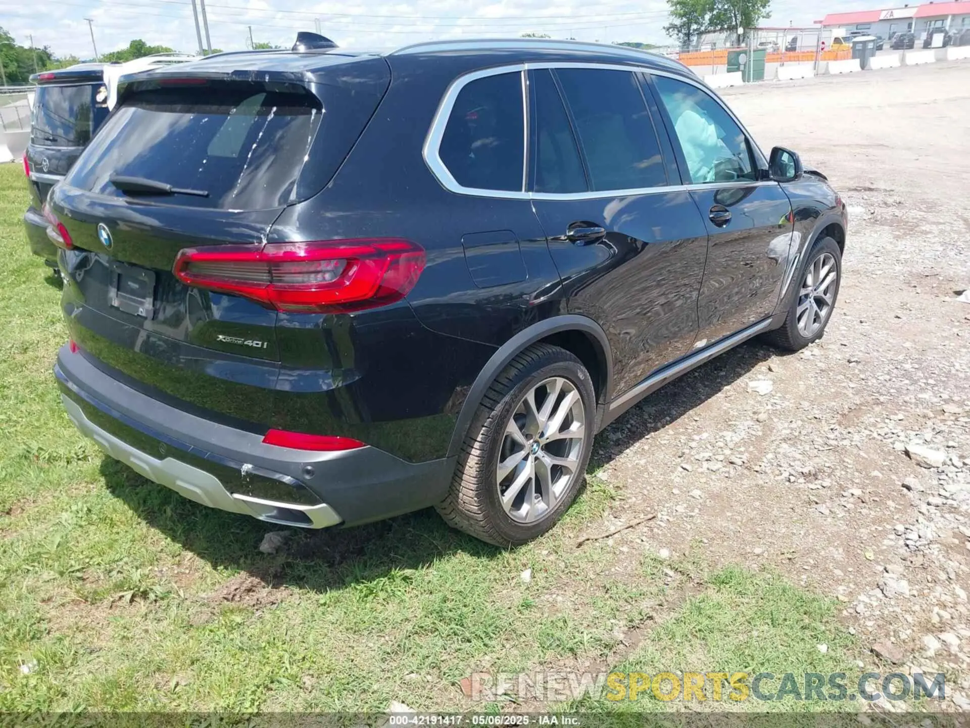 4 Photograph of a damaged car 5UXCR6C56KLK89169 BMW X5 2019