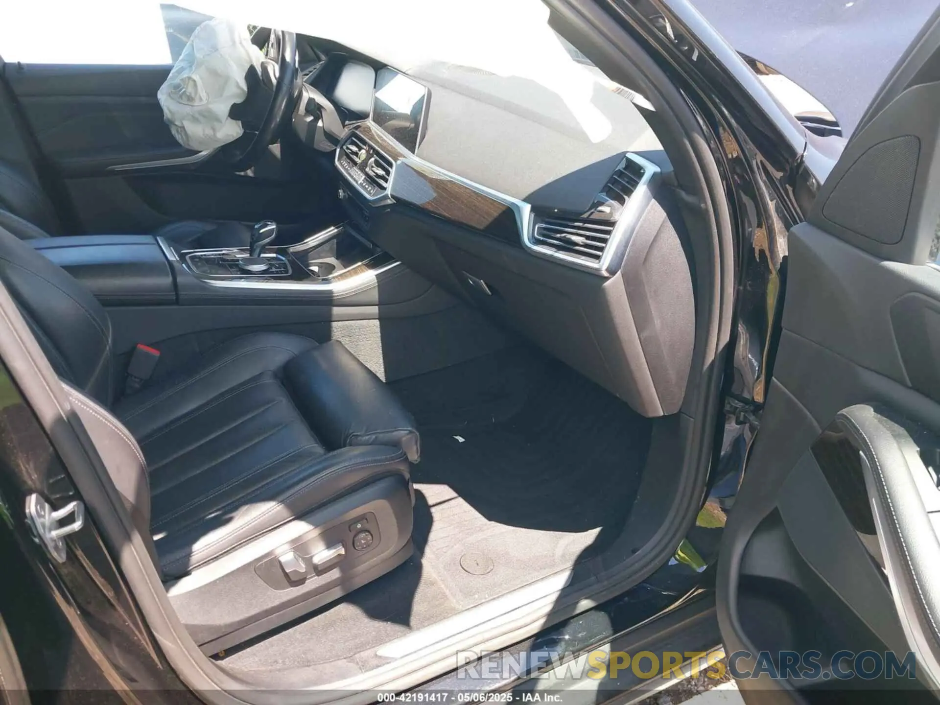 5 Photograph of a damaged car 5UXCR6C56KLK89169 BMW X5 2019