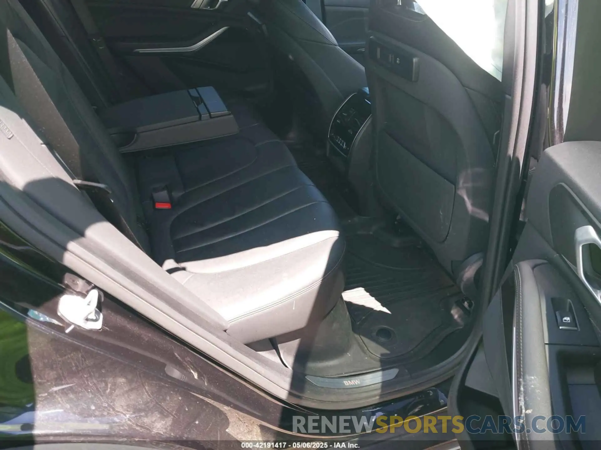 8 Photograph of a damaged car 5UXCR6C56KLK89169 BMW X5 2019