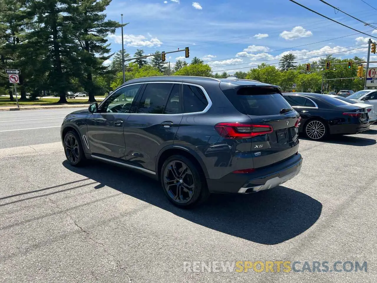 3 Photograph of a damaged car 5UXCR6C56KLL25507 BMW X5 2019