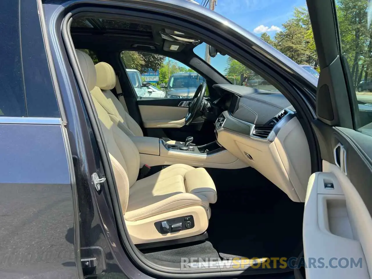 5 Photograph of a damaged car 5UXCR6C56KLL25507 BMW X5 2019