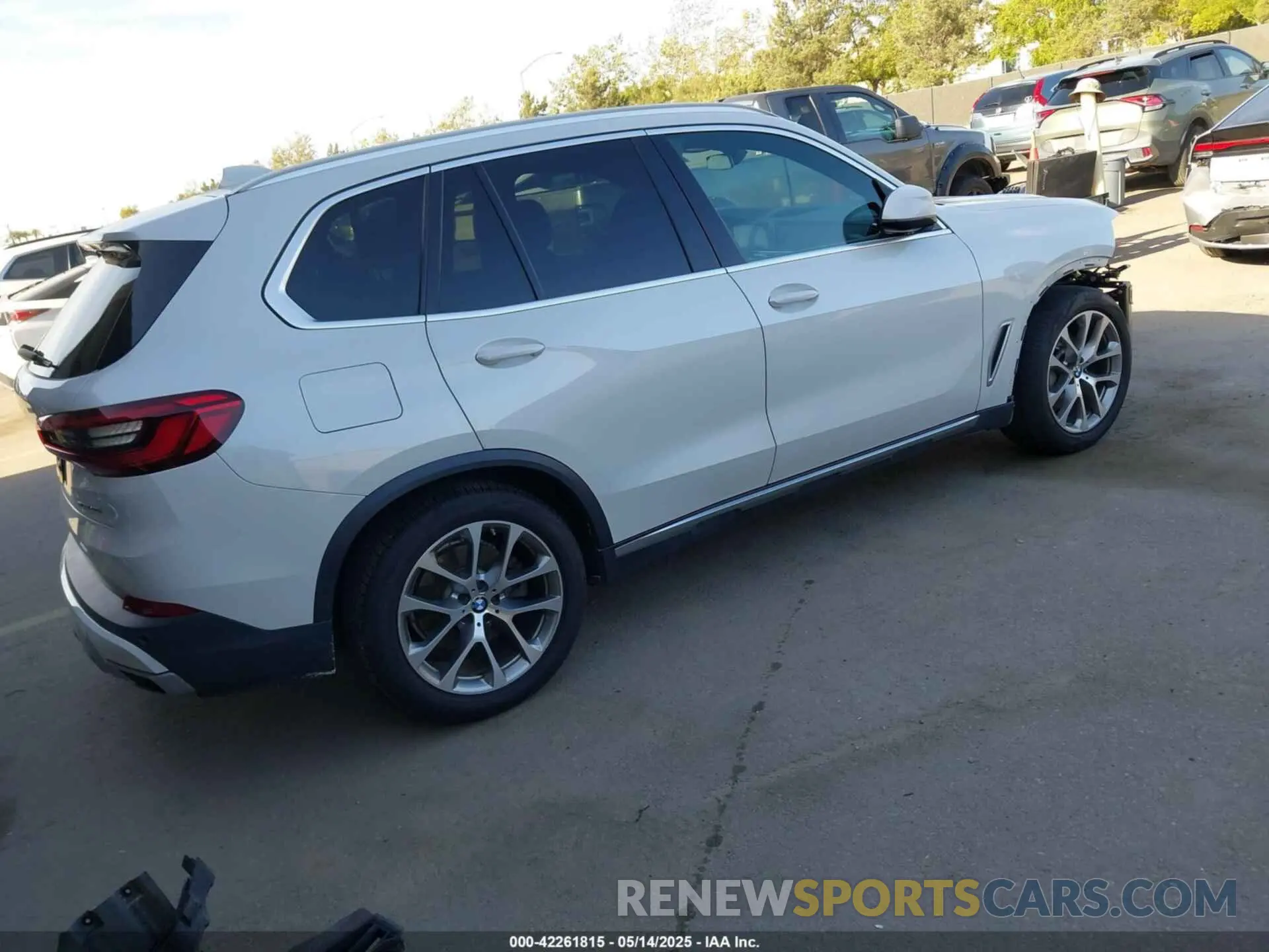 4 Photograph of a damaged car 5UXCR6C56KLL40041 BMW X5 2019