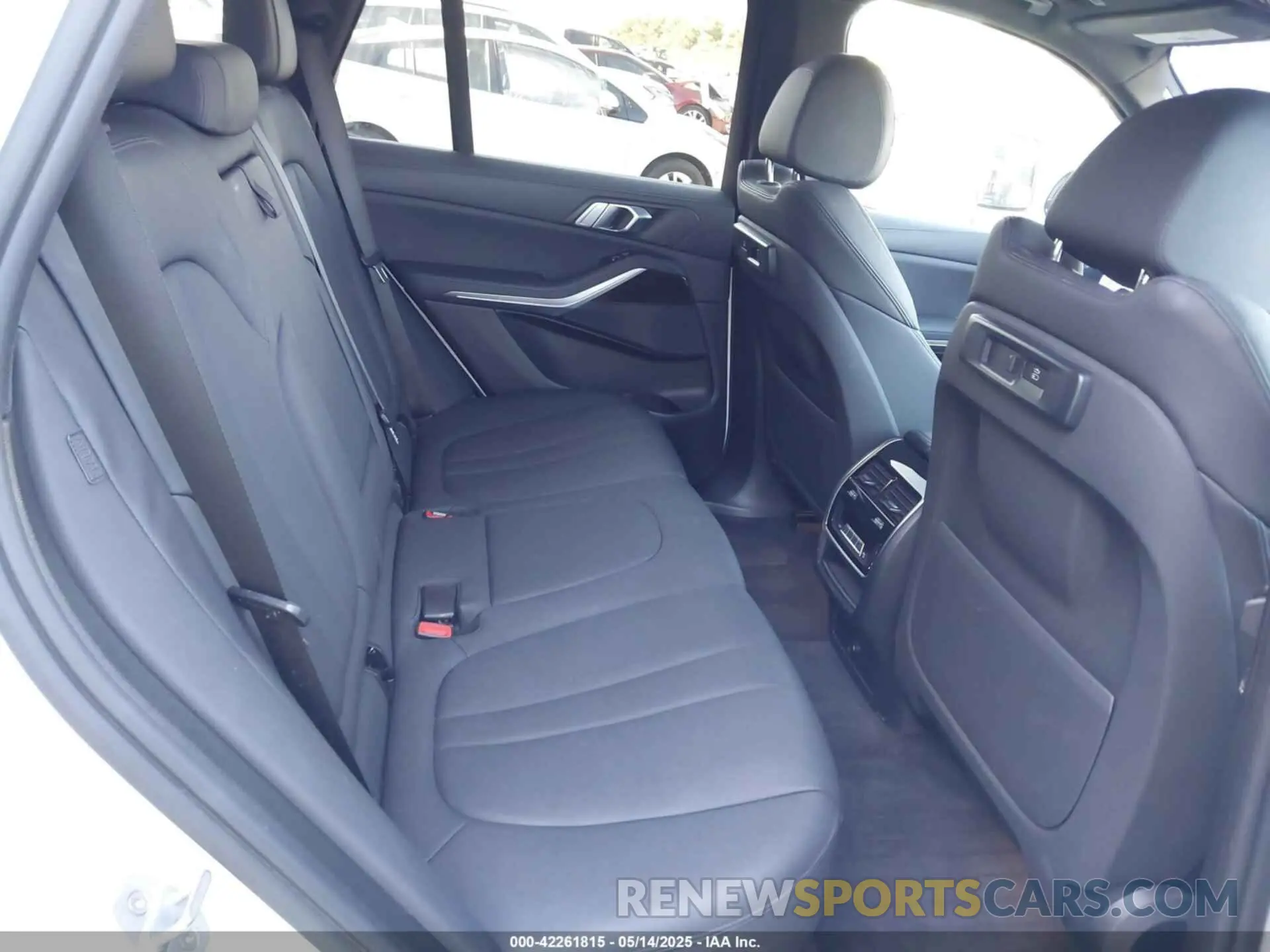 8 Photograph of a damaged car 5UXCR6C56KLL40041 BMW X5 2019
