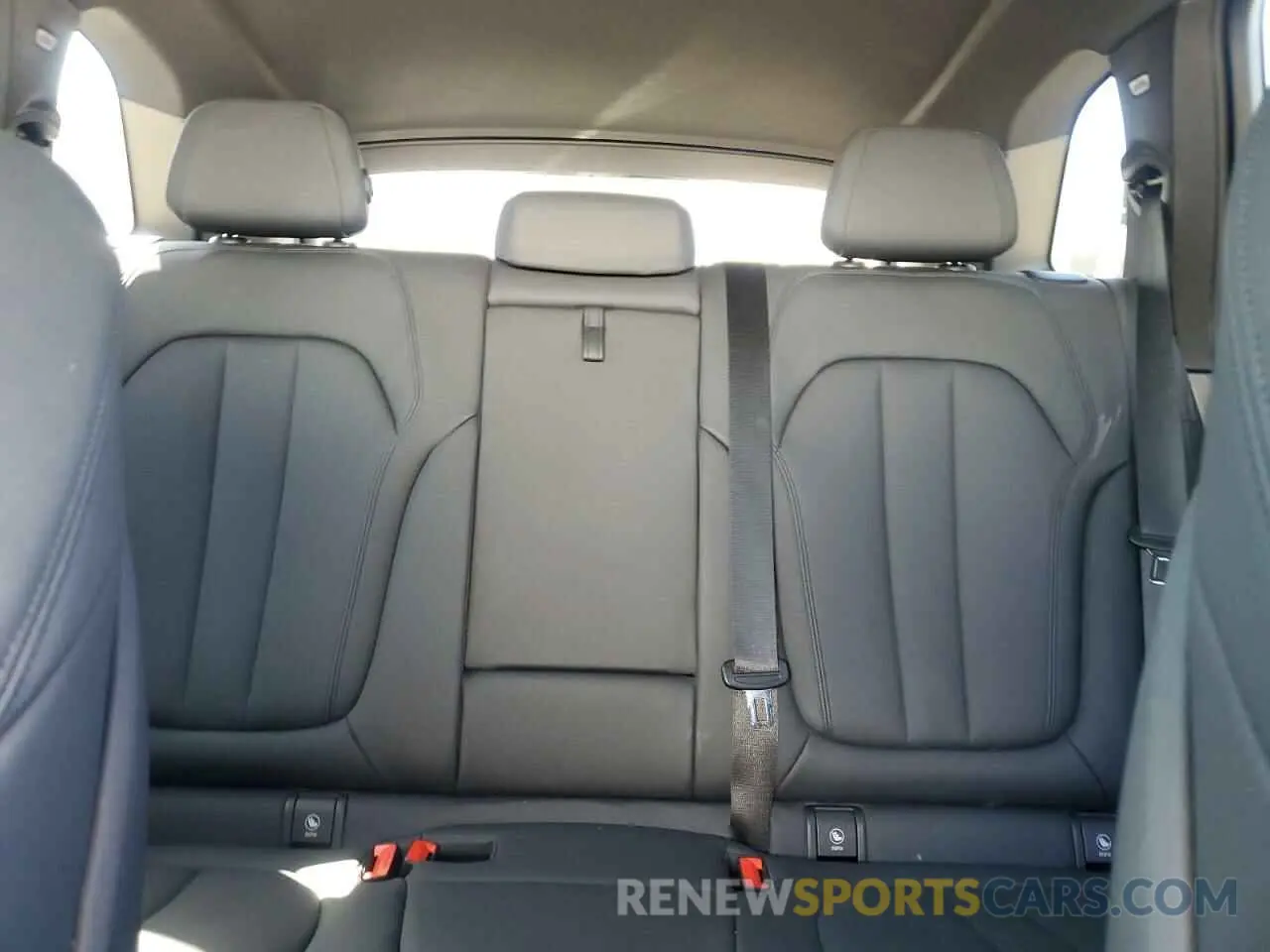10 Photograph of a damaged car 5UXCR6C56KLL51539 BMW X5 2019