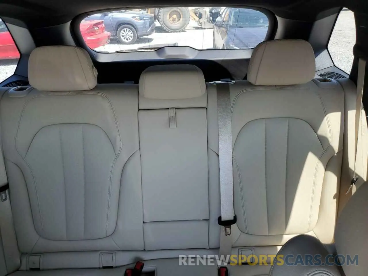 10 Photograph of a damaged car 5UXCR6C56KLL64176 BMW X5 2019