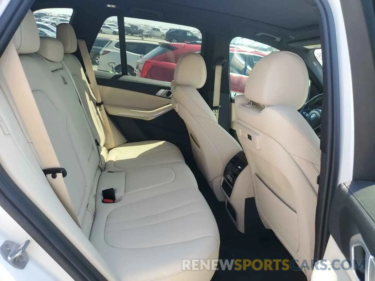 11 Photograph of a damaged car 5UXCR6C56KLL64176 BMW X5 2019
