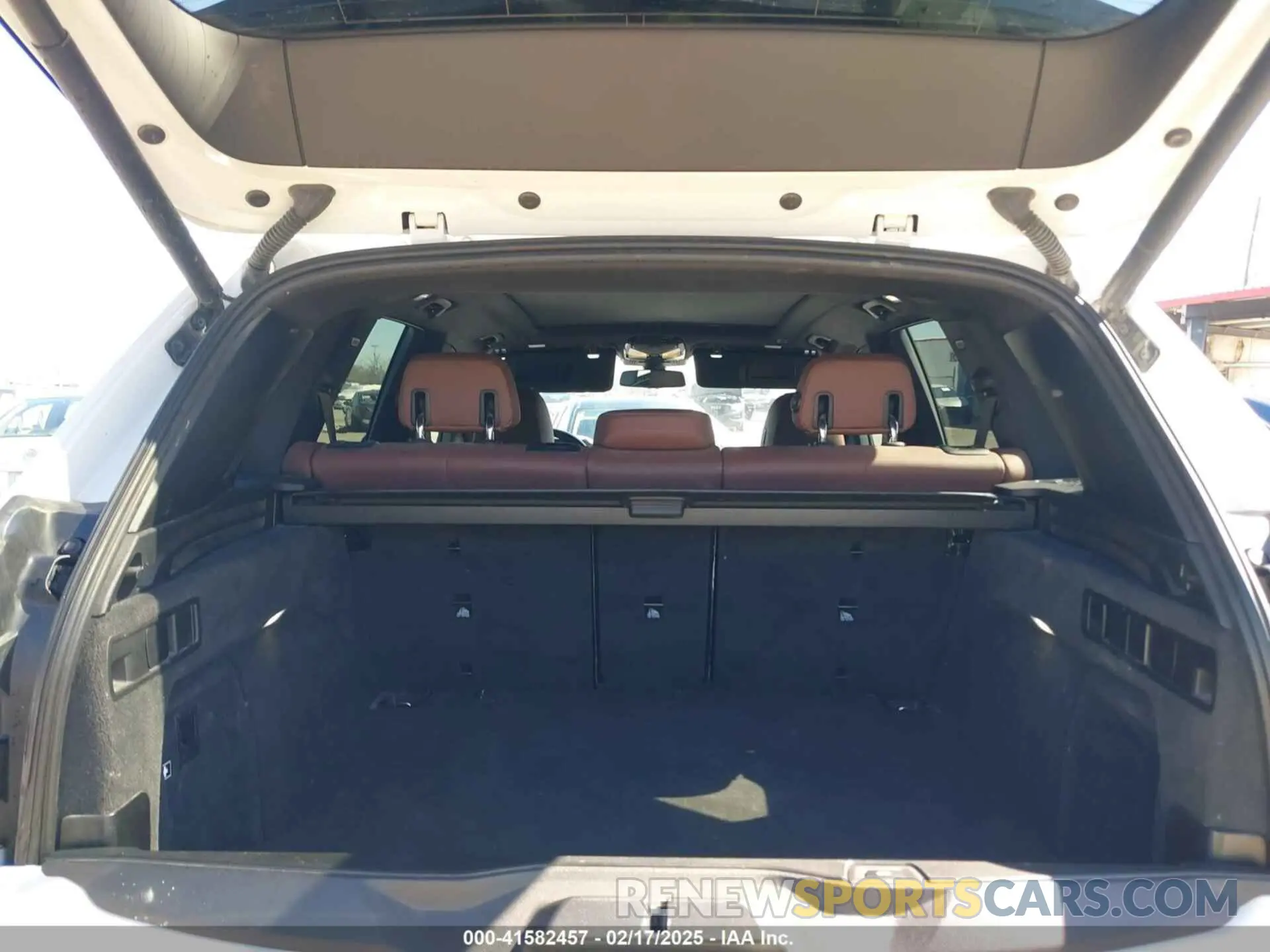 8 Photograph of a damaged car 5UXCR6C57KLK80268 BMW X5 2019