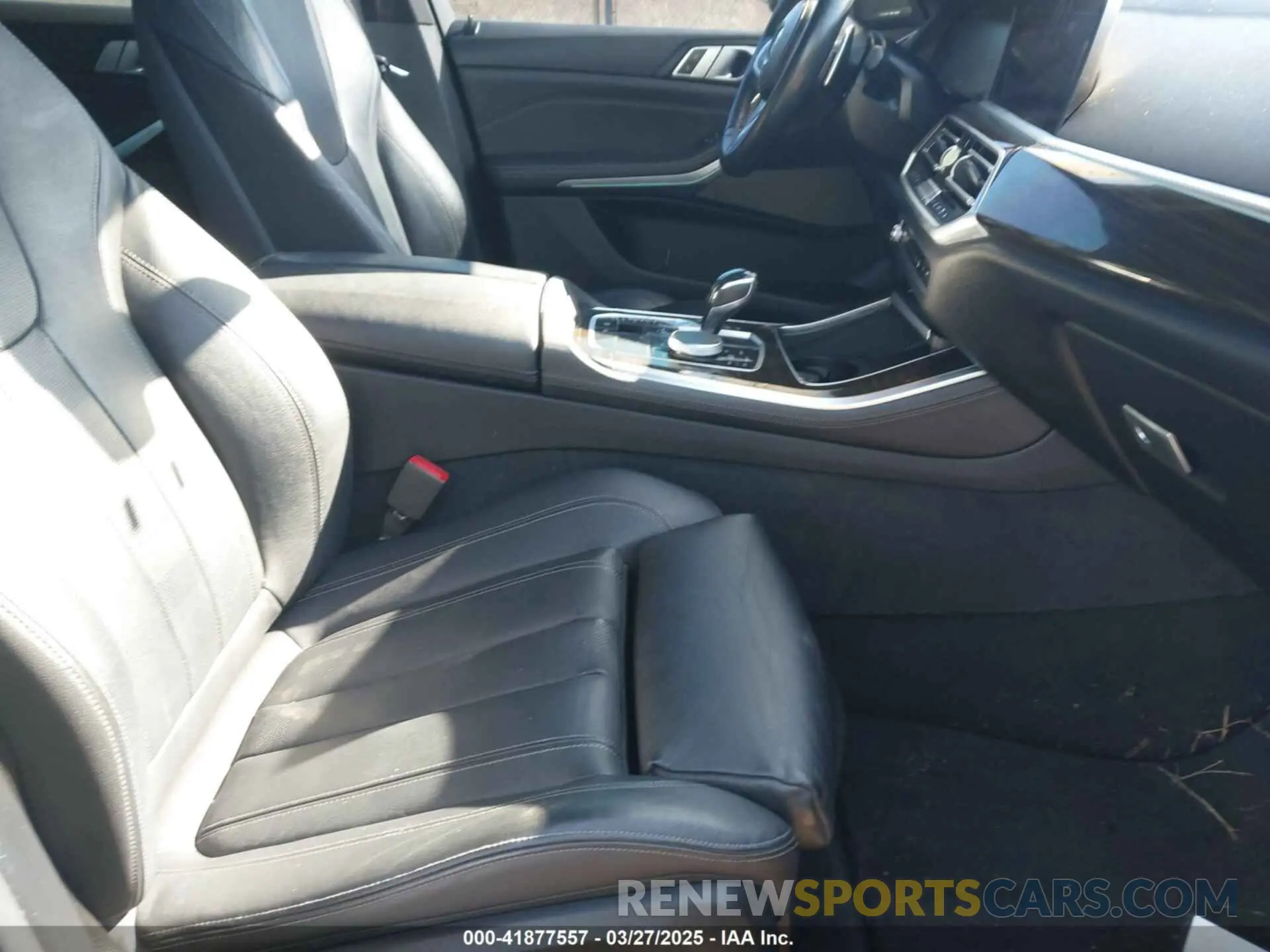5 Photograph of a damaged car 5UXCR6C57KLL08098 BMW X5 2019