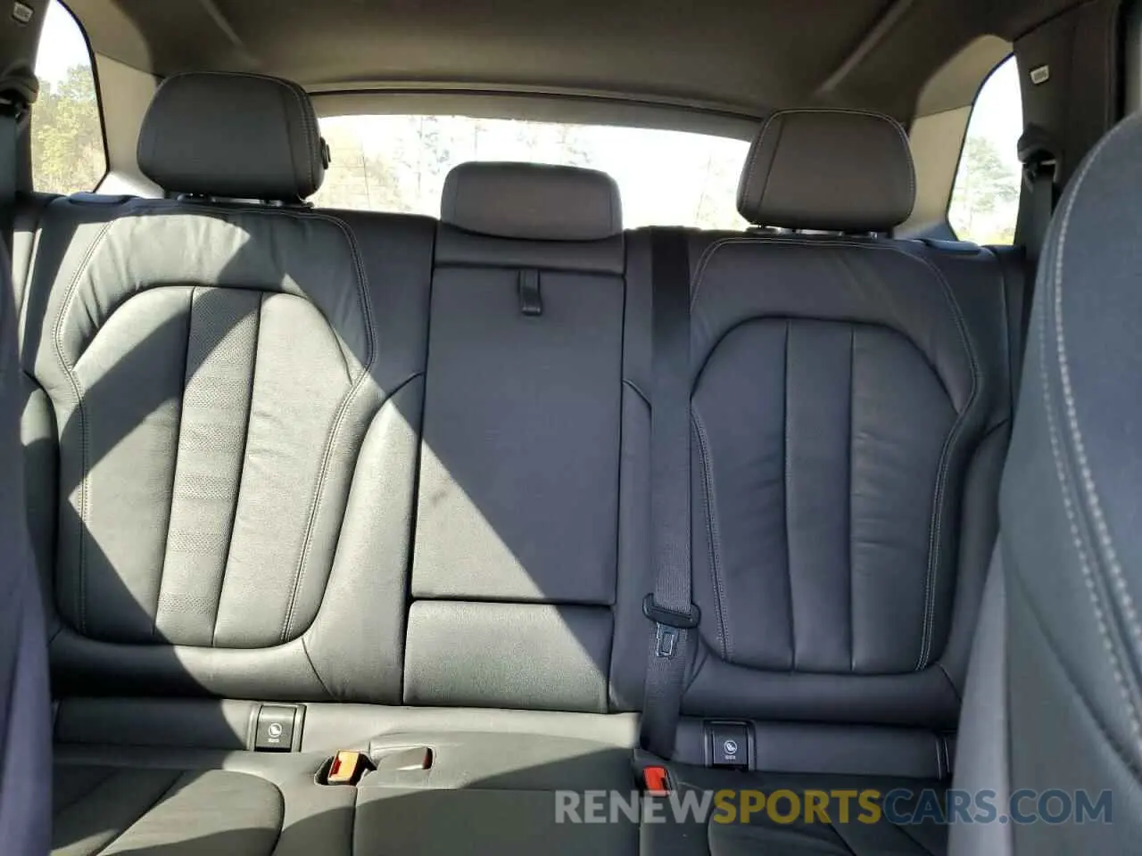 10 Photograph of a damaged car 5UXCR6C58KLK82708 BMW X5 2019