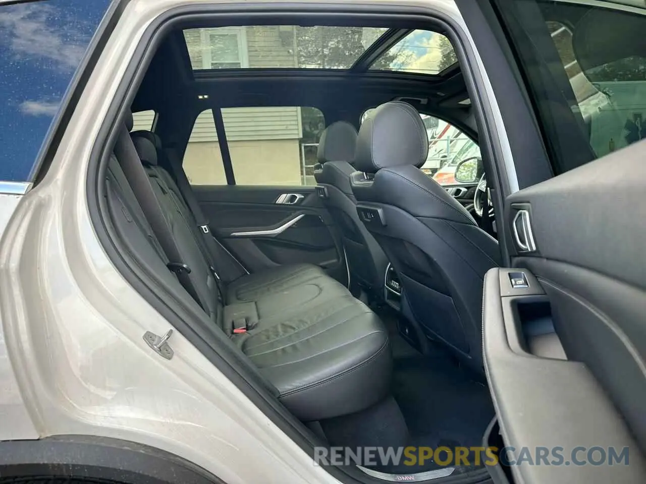 5 Photograph of a damaged car 5UXCR6C58KLK88282 BMW X5 2019
