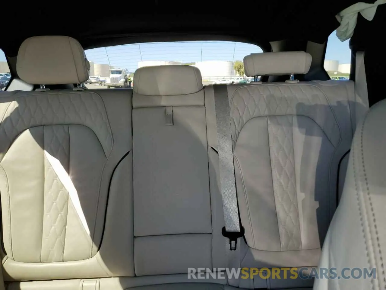 10 Photograph of a damaged car 5UXCR6C58KLL23418 BMW X5 2019