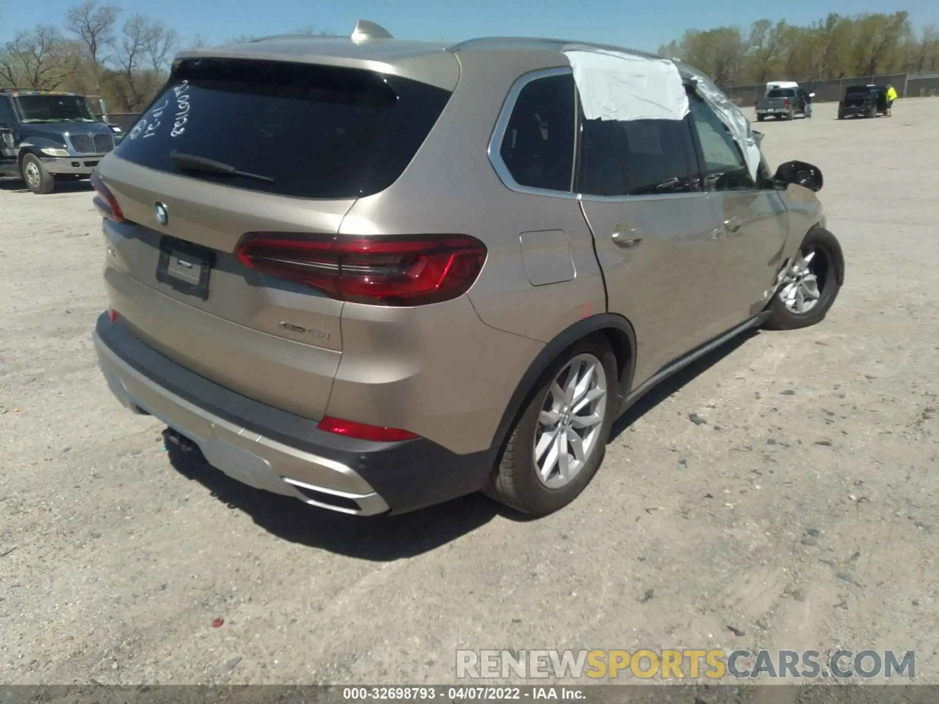 4 Photograph of a damaged car 5UXCR6C58KLL40901 BMW X5 2019