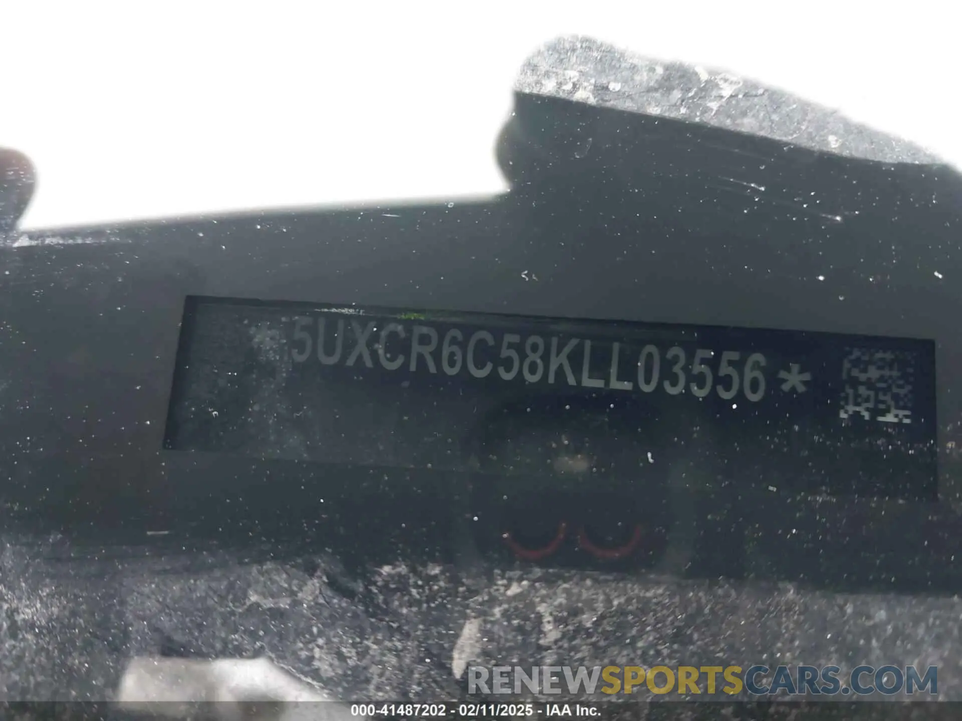17 Photograph of a damaged car 5UXCR6C58KLL53180 BMW X5 2019