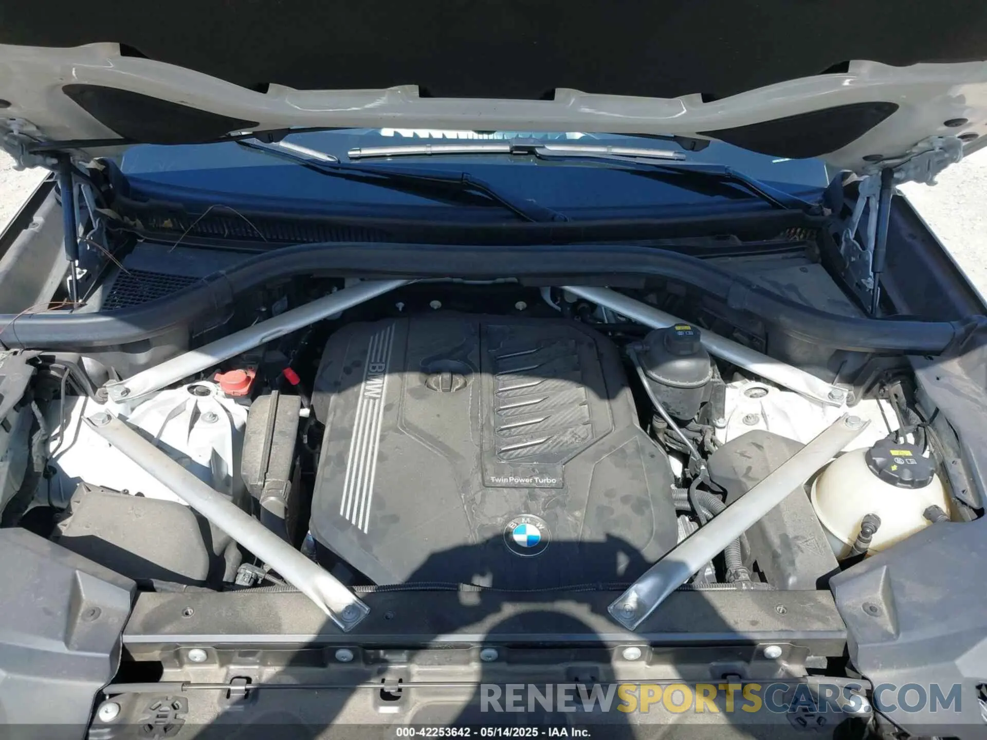 10 Photograph of a damaged car 5UXCR6C58KLL60811 BMW X5 2019