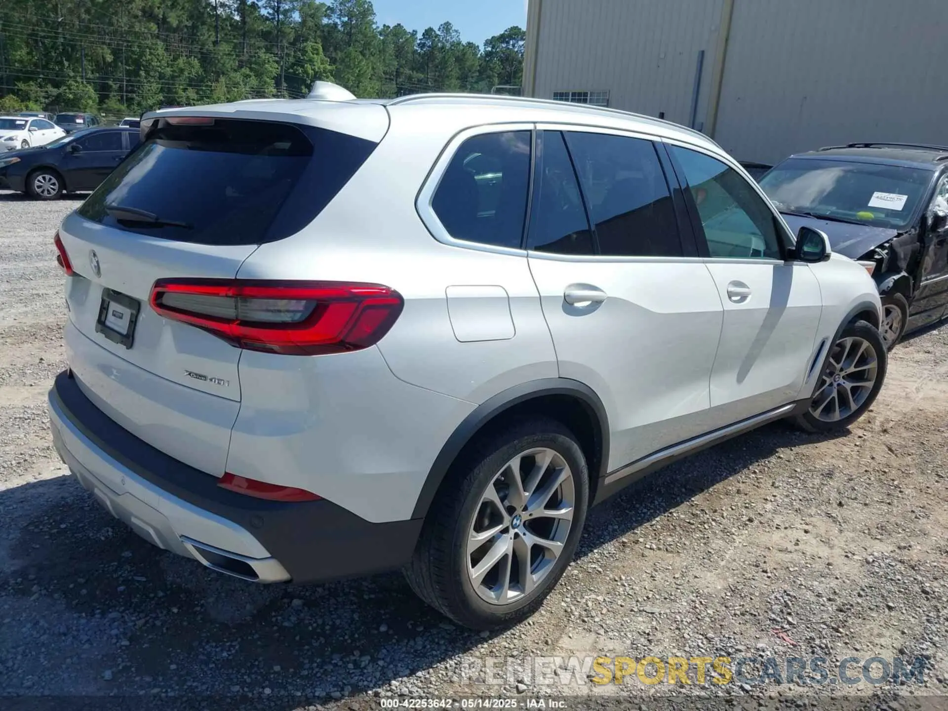 4 Photograph of a damaged car 5UXCR6C58KLL60811 BMW X5 2019