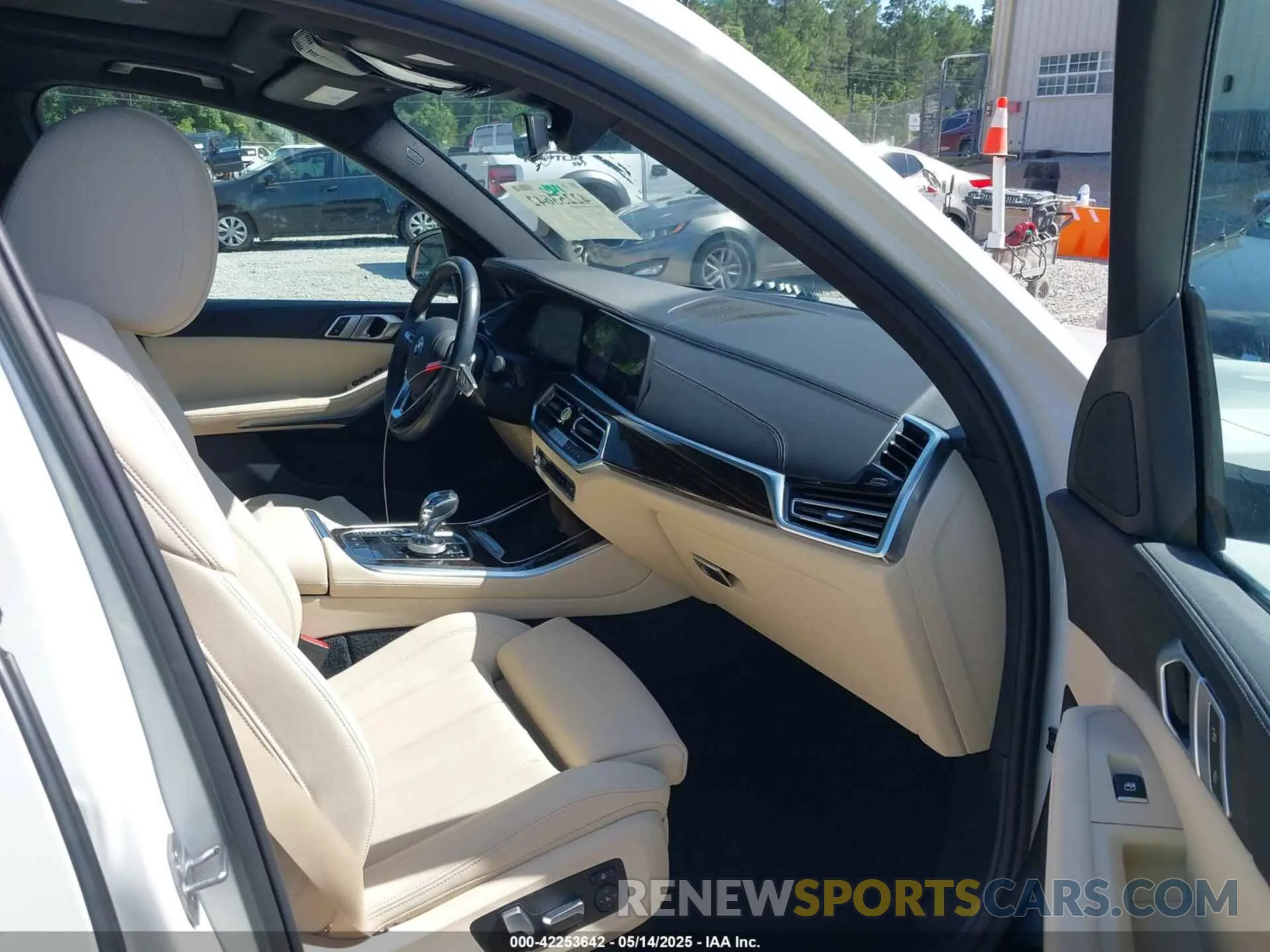 5 Photograph of a damaged car 5UXCR6C58KLL60811 BMW X5 2019