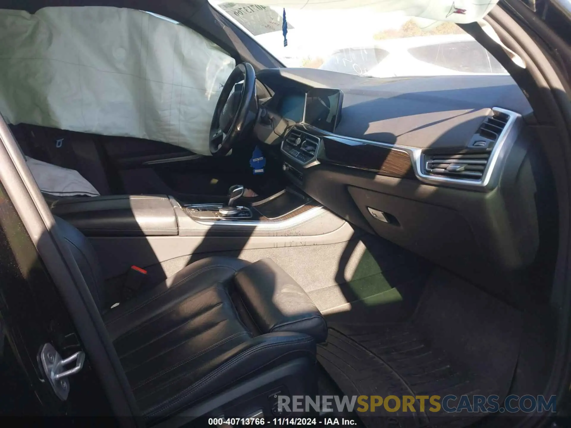 5 Photograph of a damaged car 5UXCR6C59KLK87240 BMW X5 2019