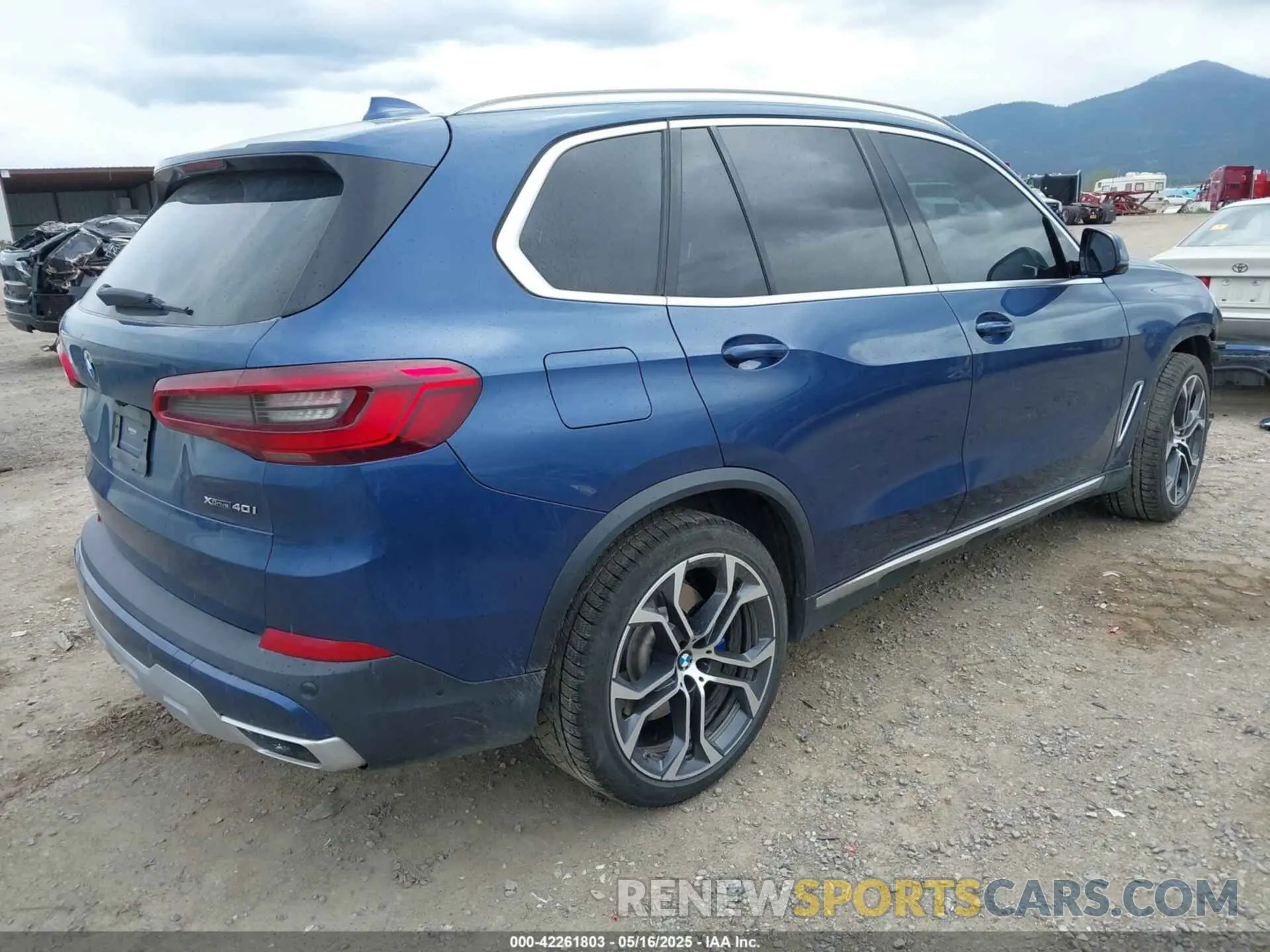 4 Photograph of a damaged car 5UXCR6C59KLL11200 BMW X5 2019