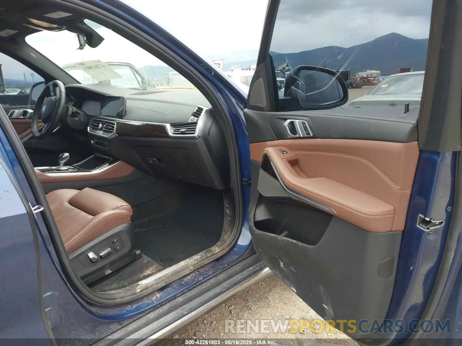 5 Photograph of a damaged car 5UXCR6C59KLL11200 BMW X5 2019