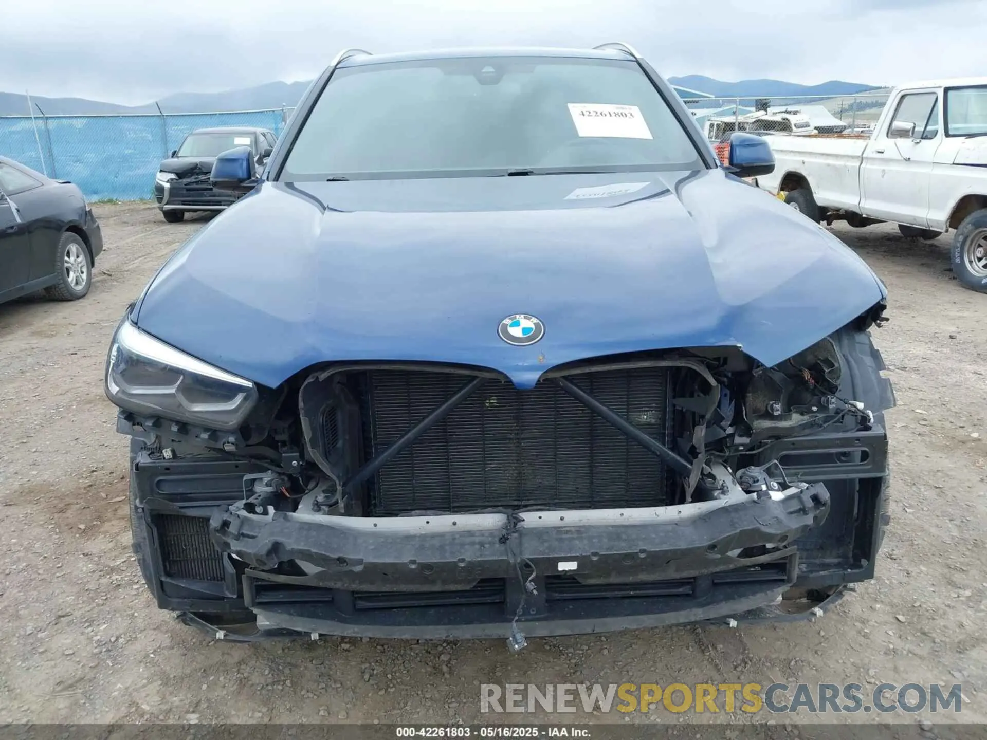 6 Photograph of a damaged car 5UXCR6C59KLL11200 BMW X5 2019