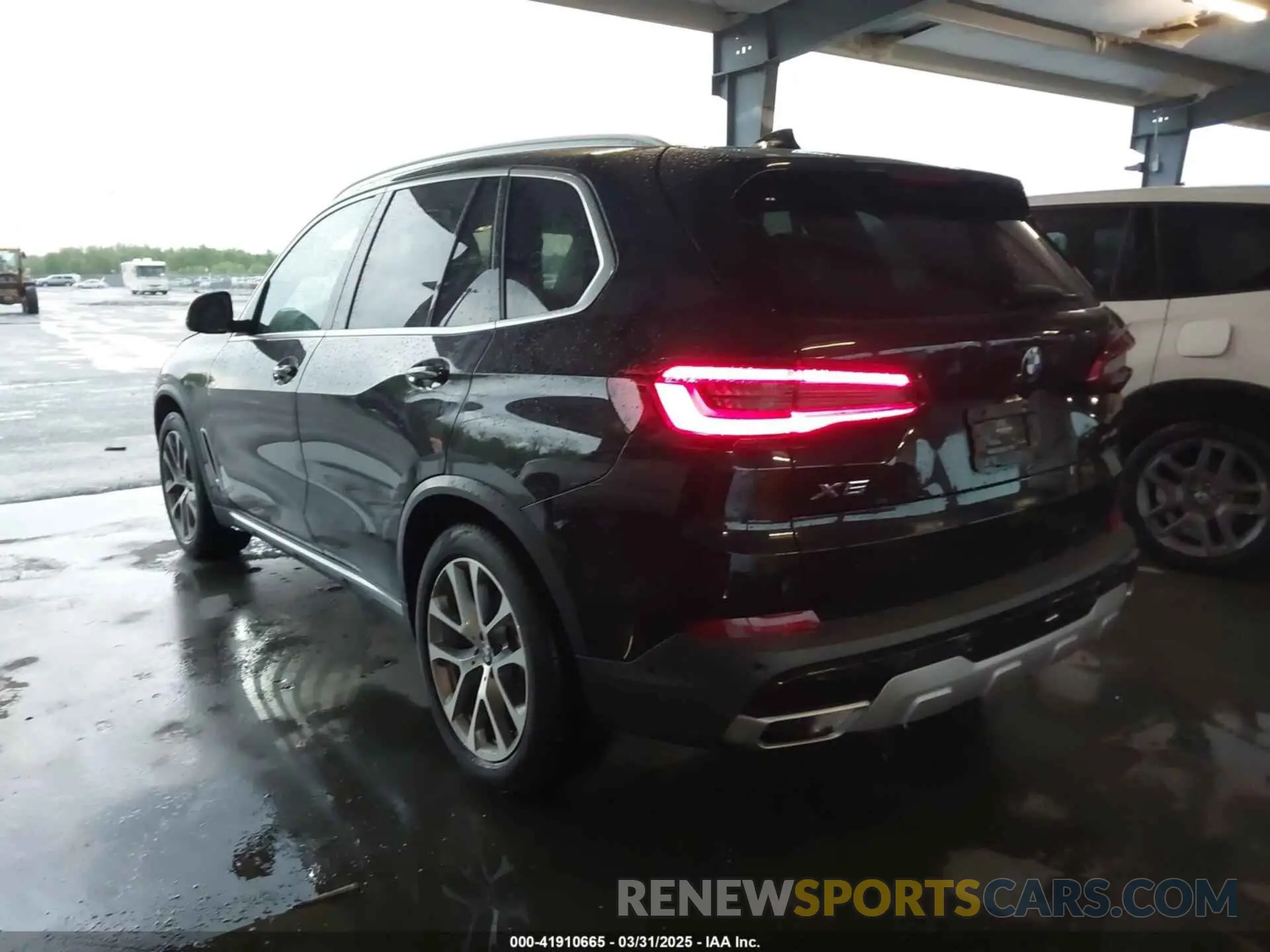3 Photograph of a damaged car 5UXCR6C59KLL12458 BMW X5 2019