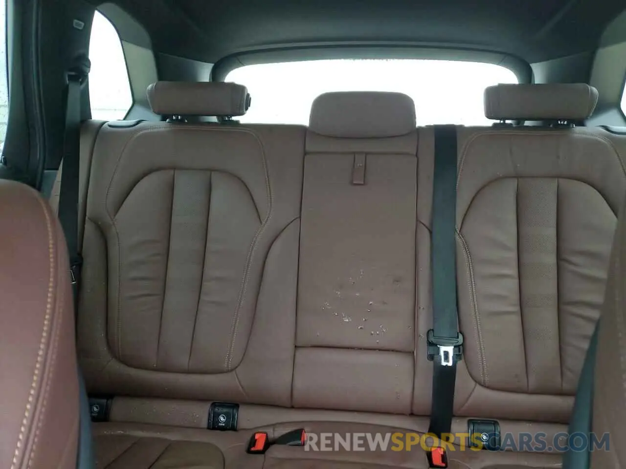10 Photograph of a damaged car 5UXCR6C59KLL61045 BMW X5 2019