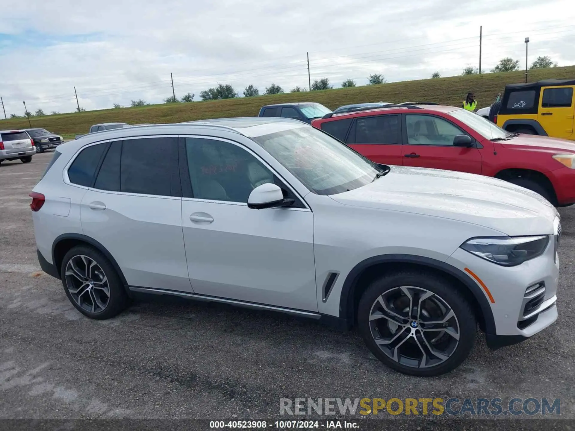 13 Photograph of a damaged car 5UXCR6C59KLL61613 BMW X5 2019