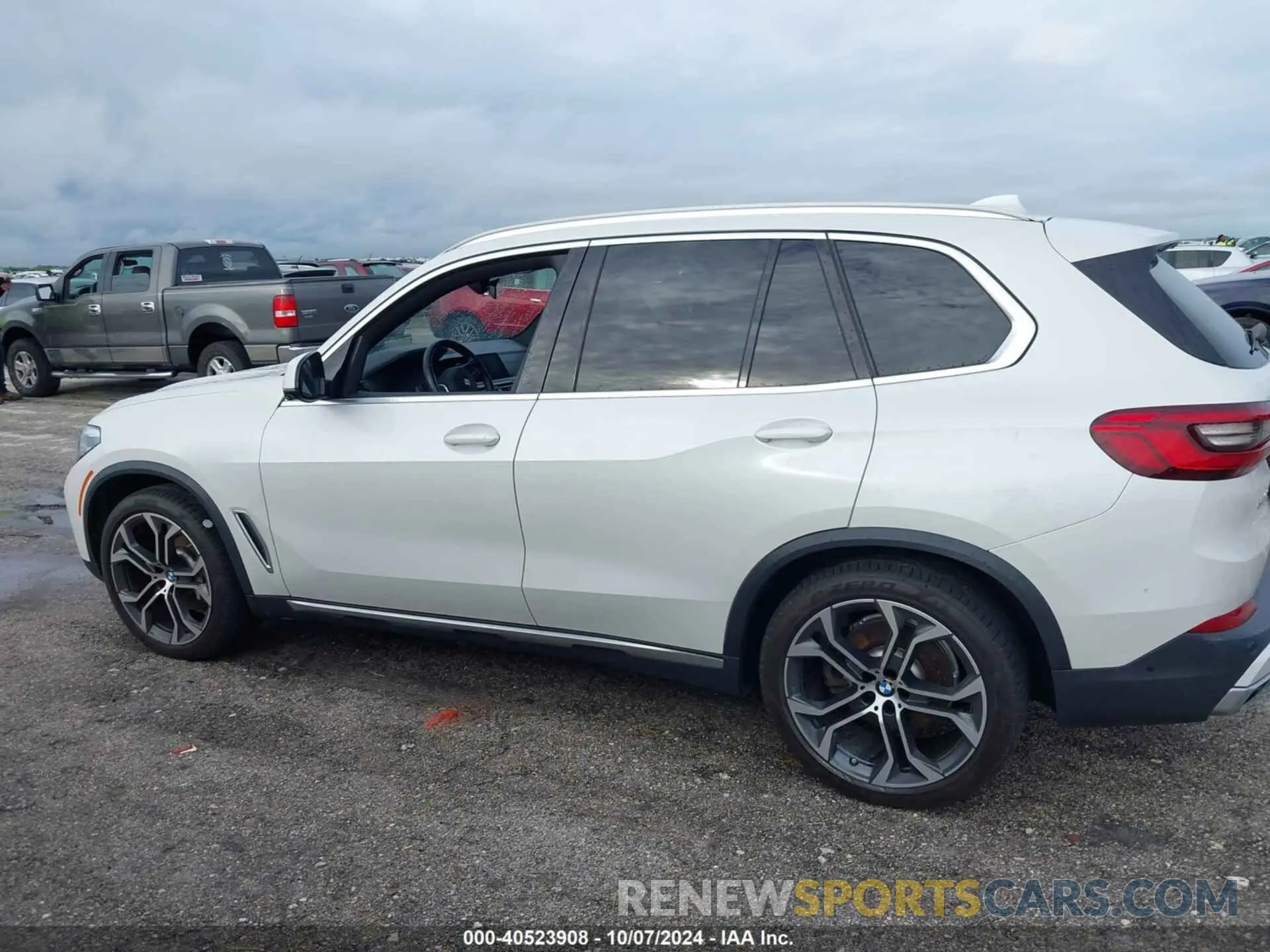 14 Photograph of a damaged car 5UXCR6C59KLL61613 BMW X5 2019