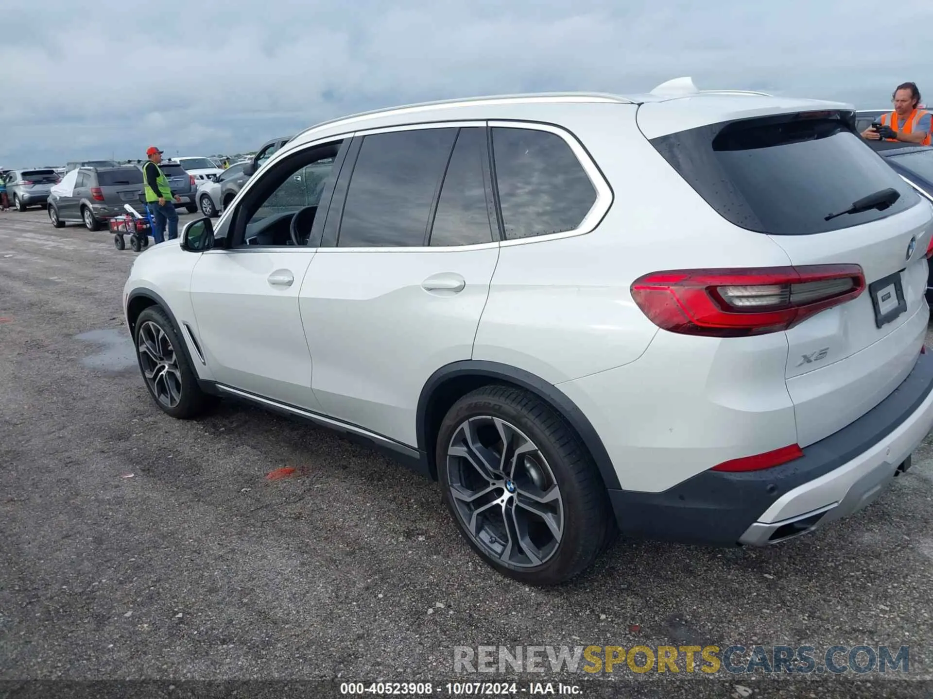 3 Photograph of a damaged car 5UXCR6C59KLL61613 BMW X5 2019