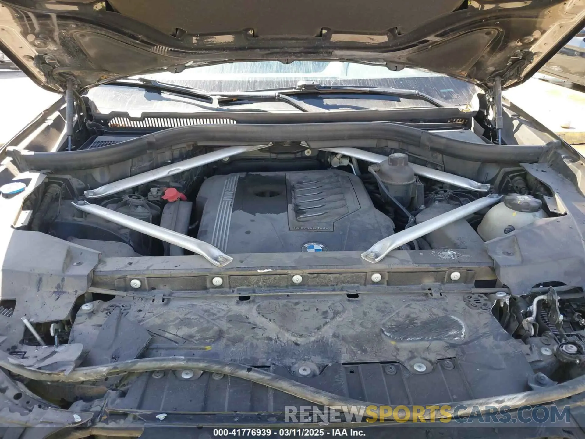 10 Photograph of a damaged car 5UXCR6C5XKLK79812 BMW X5 2019