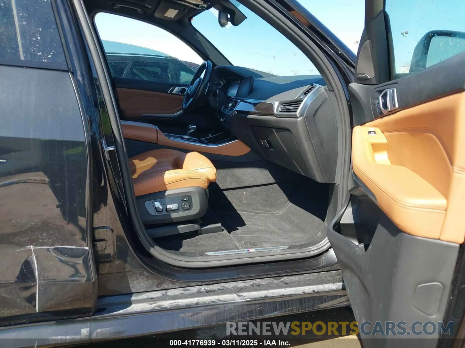 5 Photograph of a damaged car 5UXCR6C5XKLK79812 BMW X5 2019