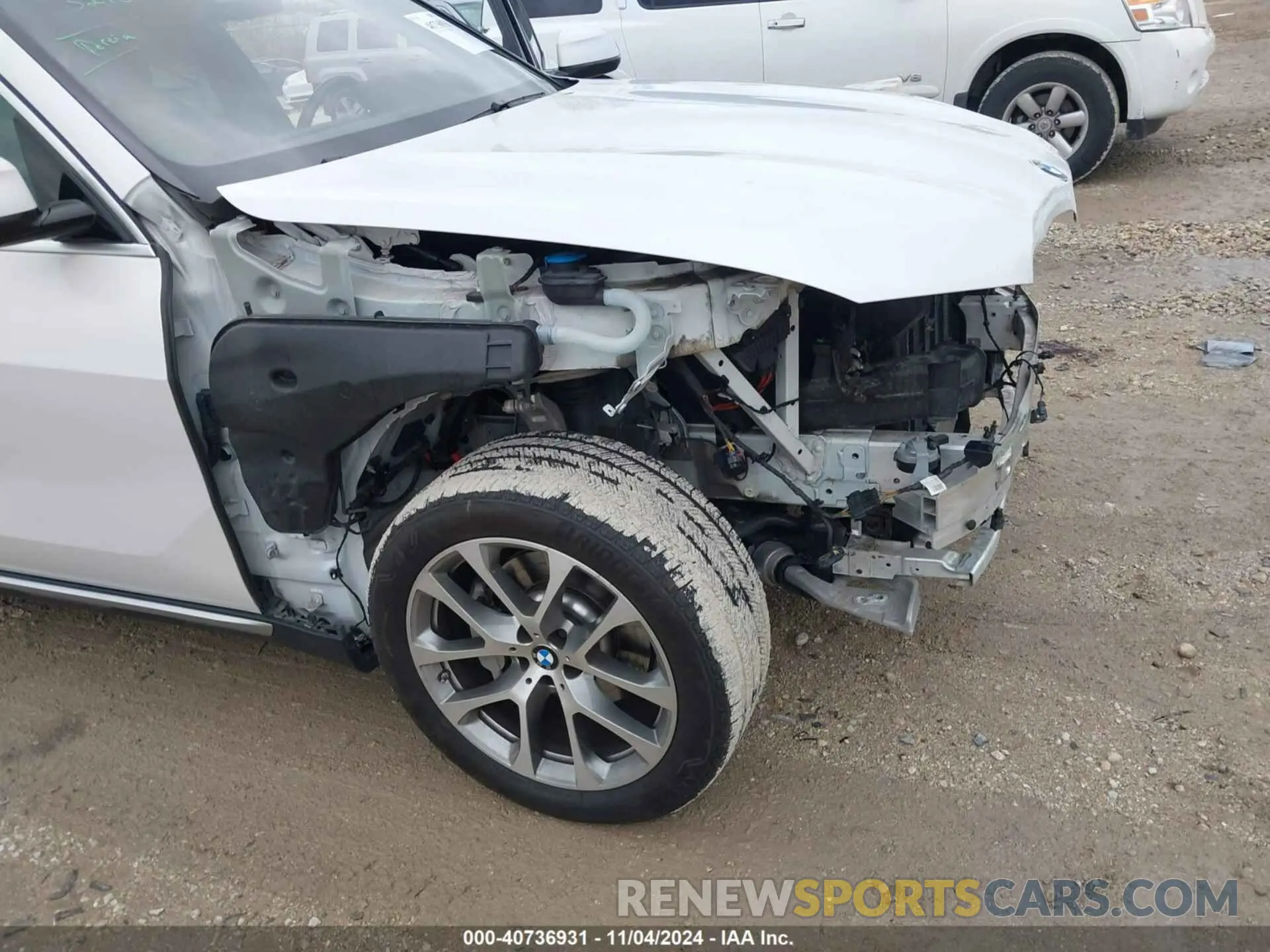 17 Photograph of a damaged car 5UXCR6C5XKLL01386 BMW X5 2019