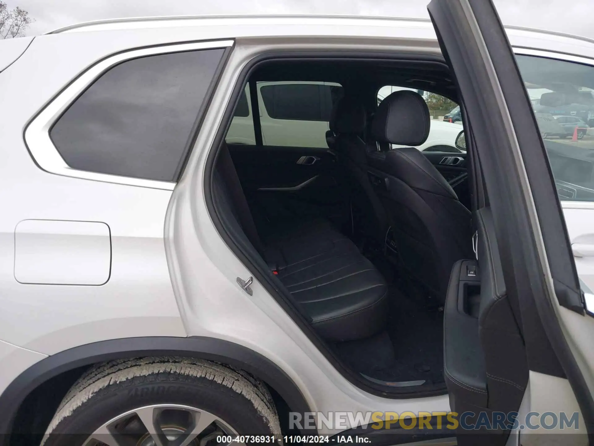 8 Photograph of a damaged car 5UXCR6C5XKLL01386 BMW X5 2019