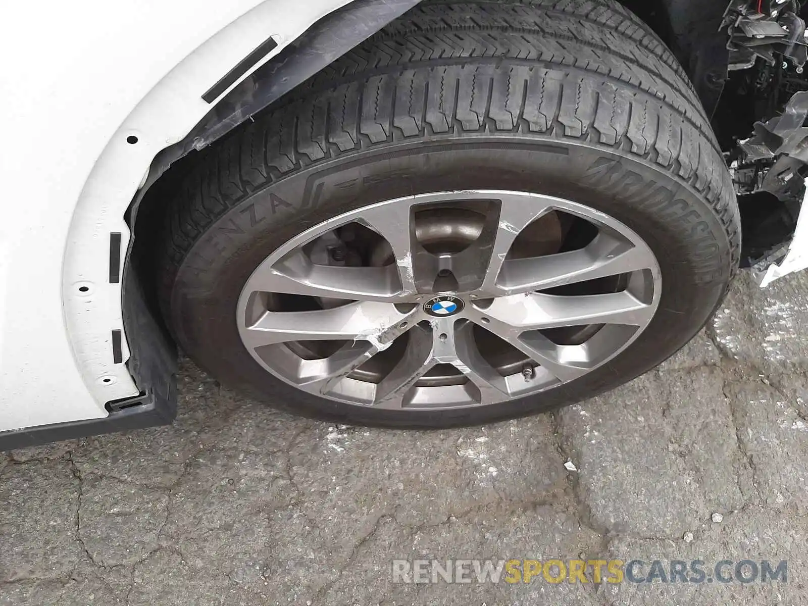 9 Photograph of a damaged car 5UXCR6C5XKLL03574 BMW X5 2019