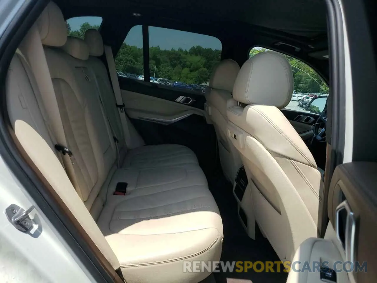 11 Photograph of a damaged car 5UXCR6C5XKLL61071 BMW X5 2019