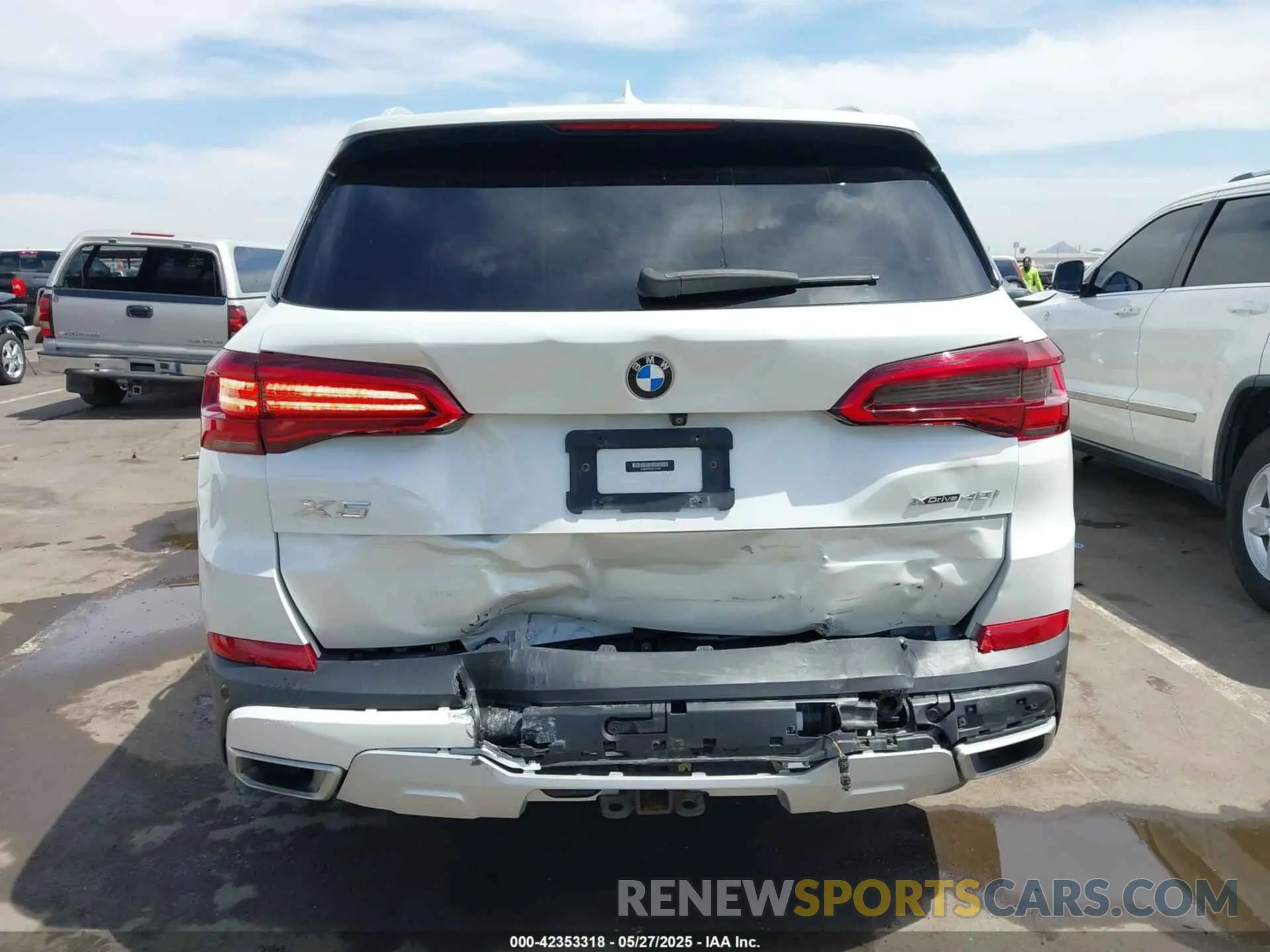 16 Photograph of a damaged car 5UXCR6C5XKLL61555 BMW X5 2019