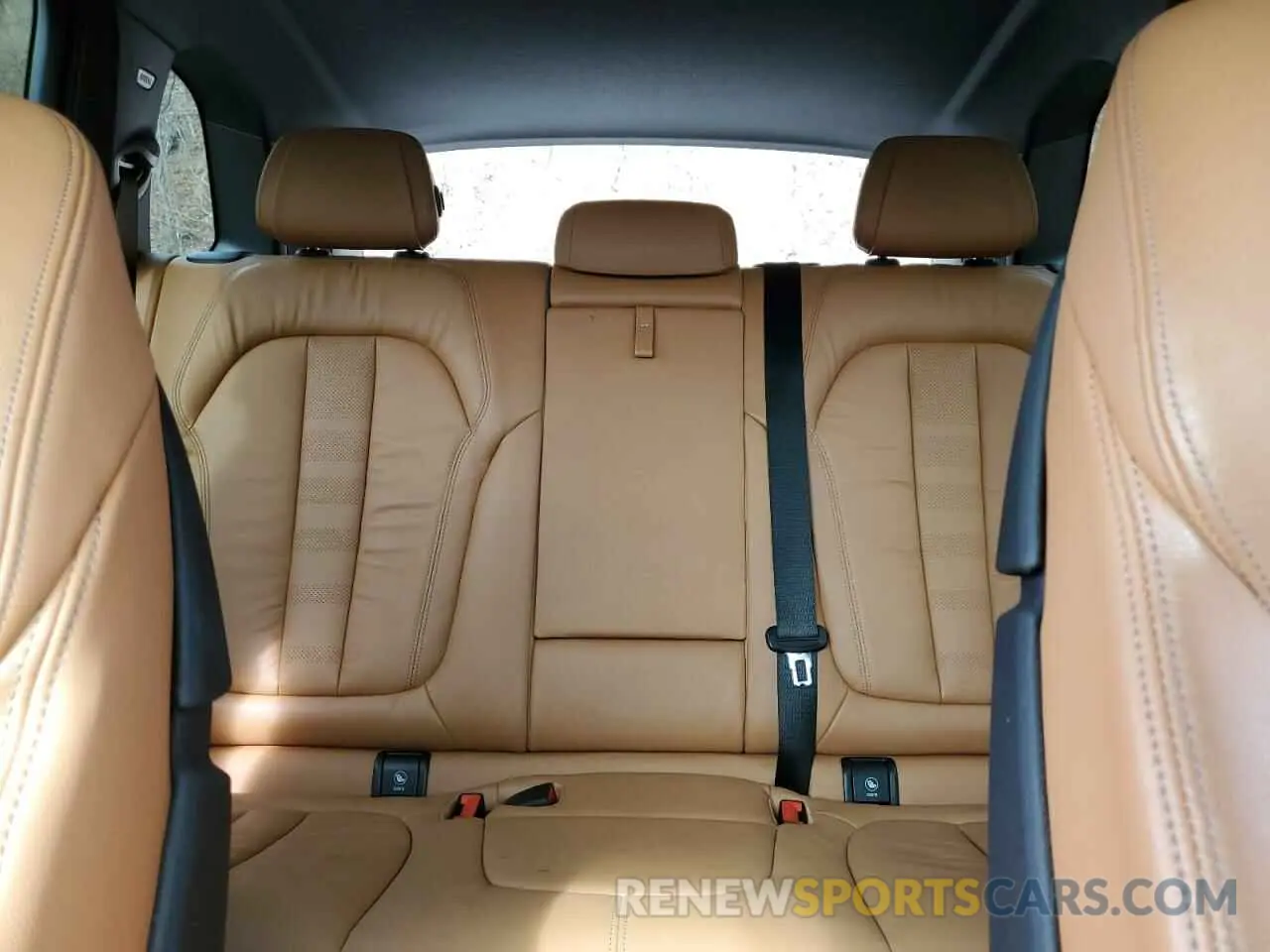 10 Photograph of a damaged car 5UXJU2C50KLN64498 BMW X5 2019