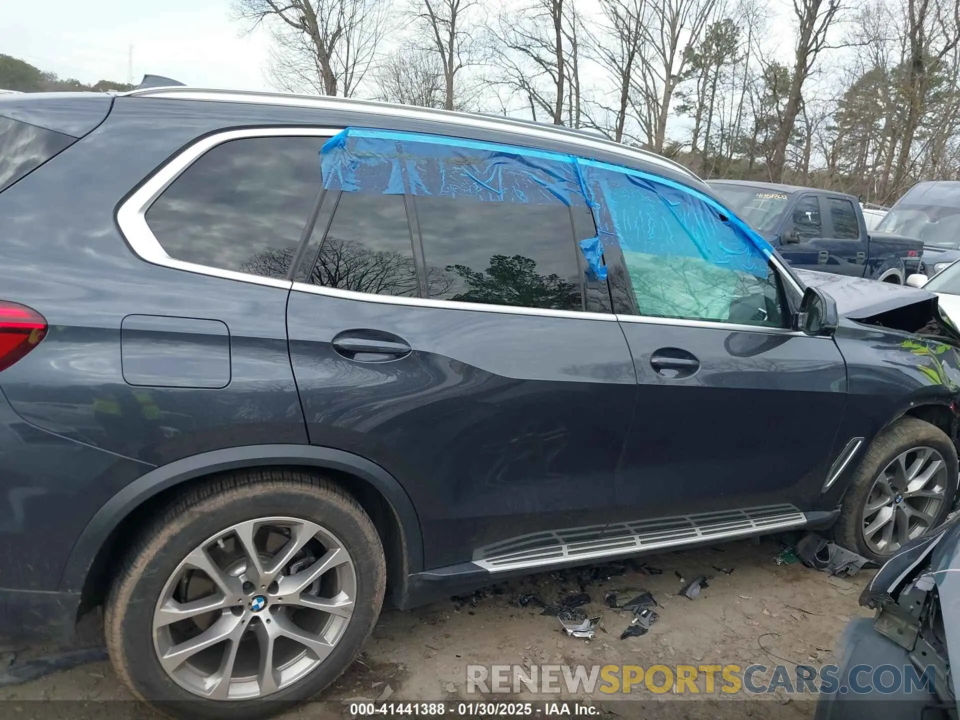 13 Photograph of a damaged car 5UXJU2C50KLN67224 BMW X5 2019