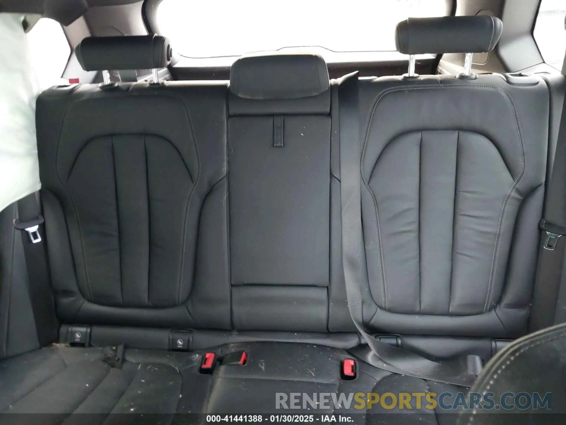 8 Photograph of a damaged car 5UXJU2C50KLN67224 BMW X5 2019