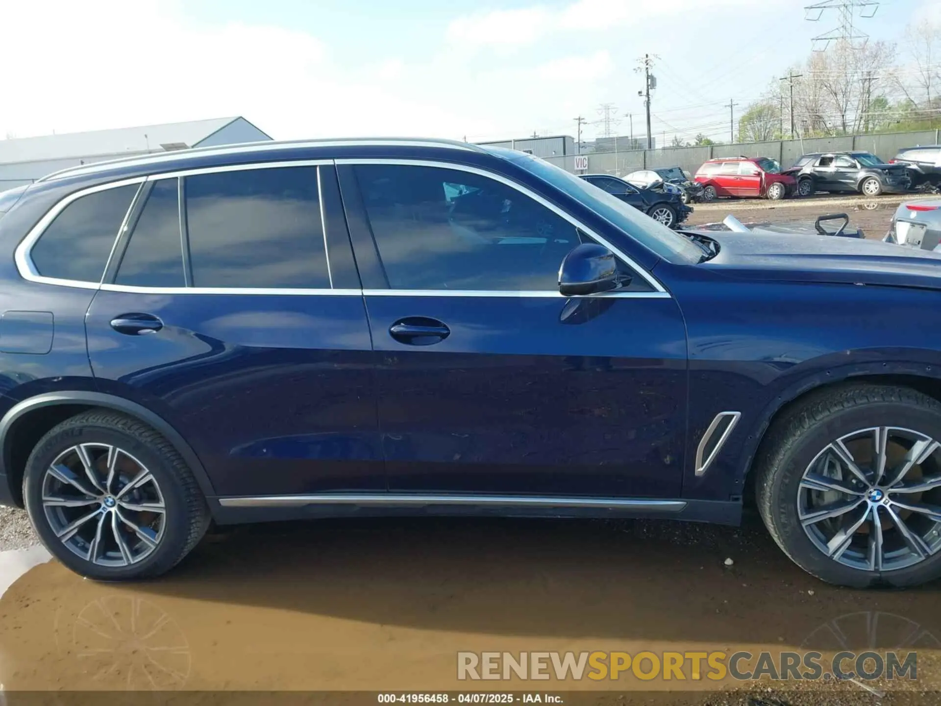 14 Photograph of a damaged car 5UXJU2C50KLN67353 BMW X5 2019