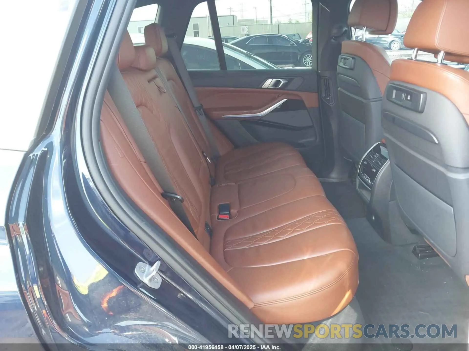 8 Photograph of a damaged car 5UXJU2C50KLN67353 BMW X5 2019