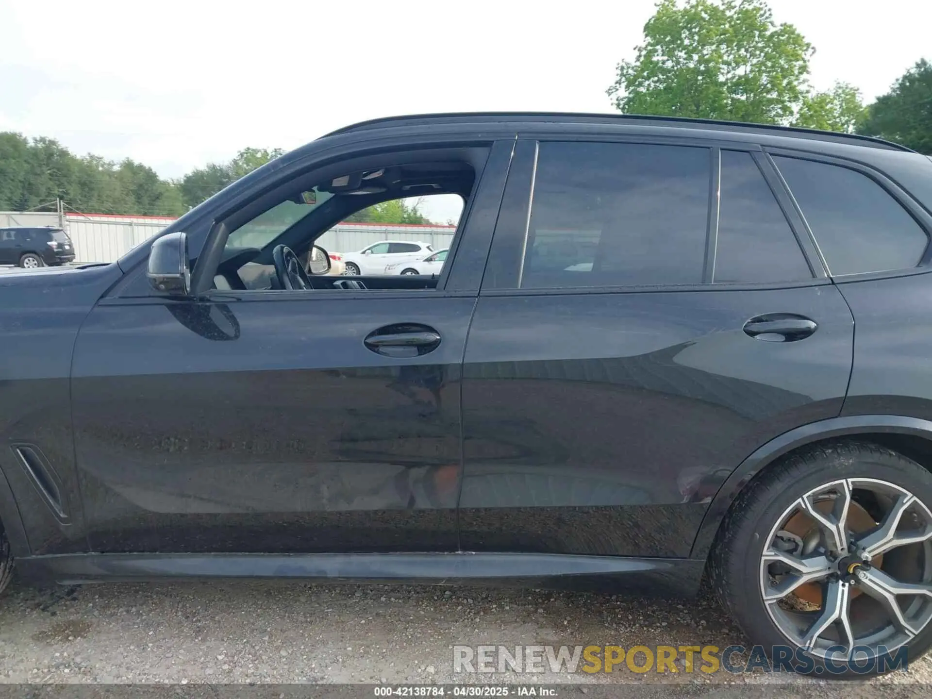 14 Photograph of a damaged car 5UXJU2C54KLN65122 BMW X5 2019