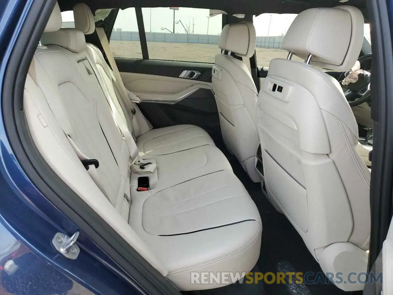 11 Photograph of a damaged car 5UXJU2C54KLN65654 BMW X5 2019
