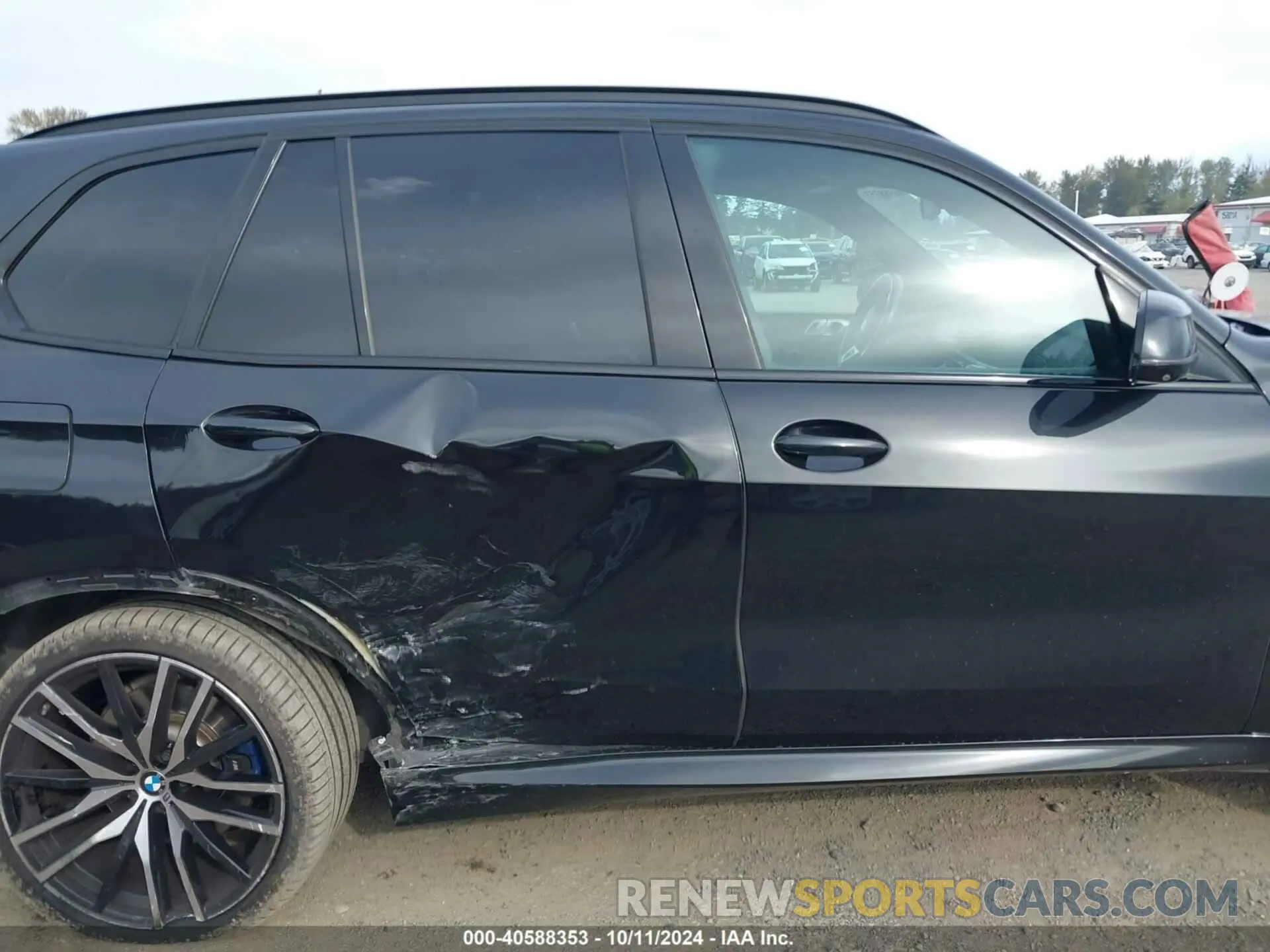 13 Photograph of a damaged car 5UXJU2C56KLN64649 BMW X5 2019