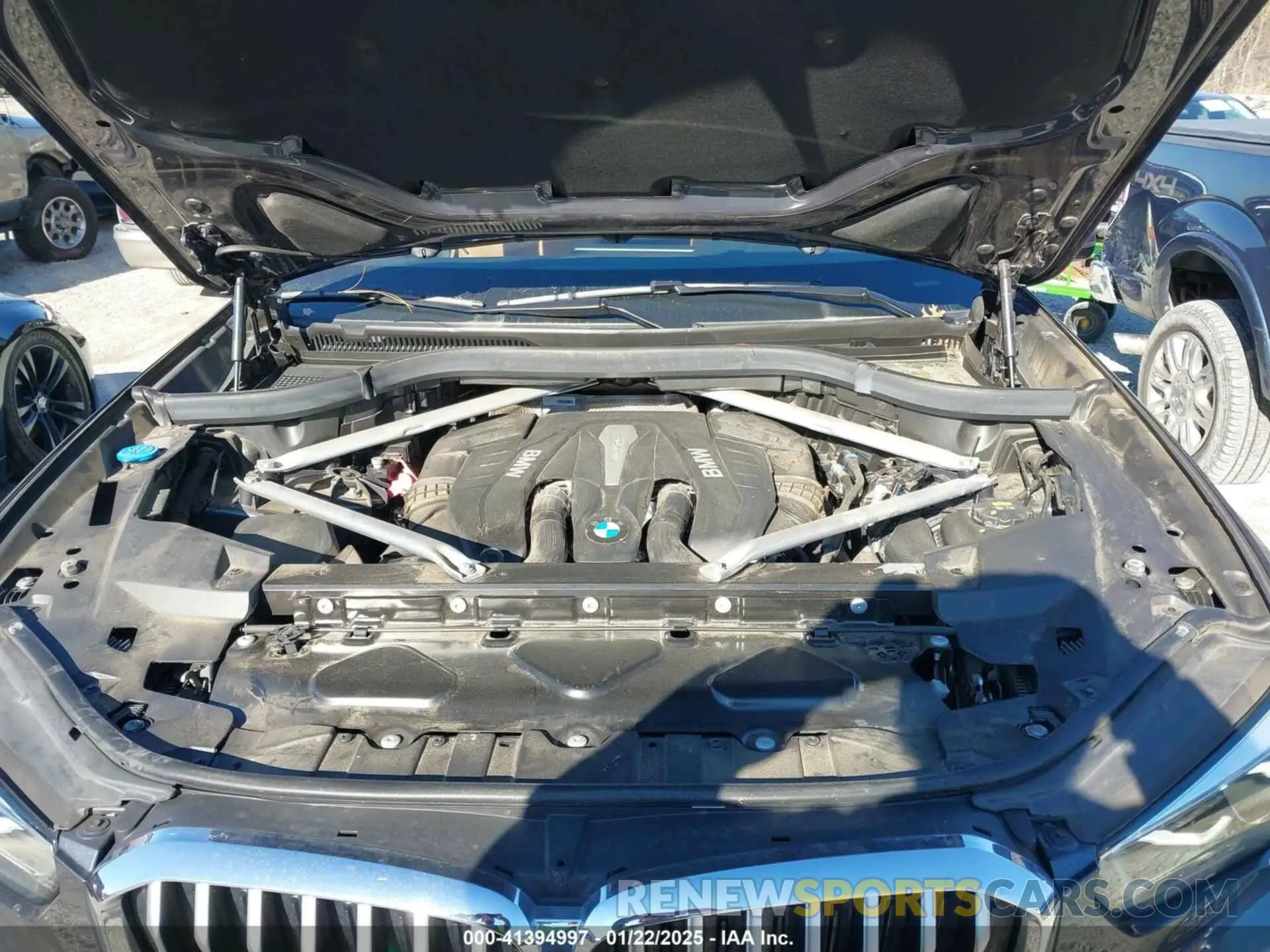 10 Photograph of a damaged car 5UXJU2C56KLN66899 BMW X5 2019