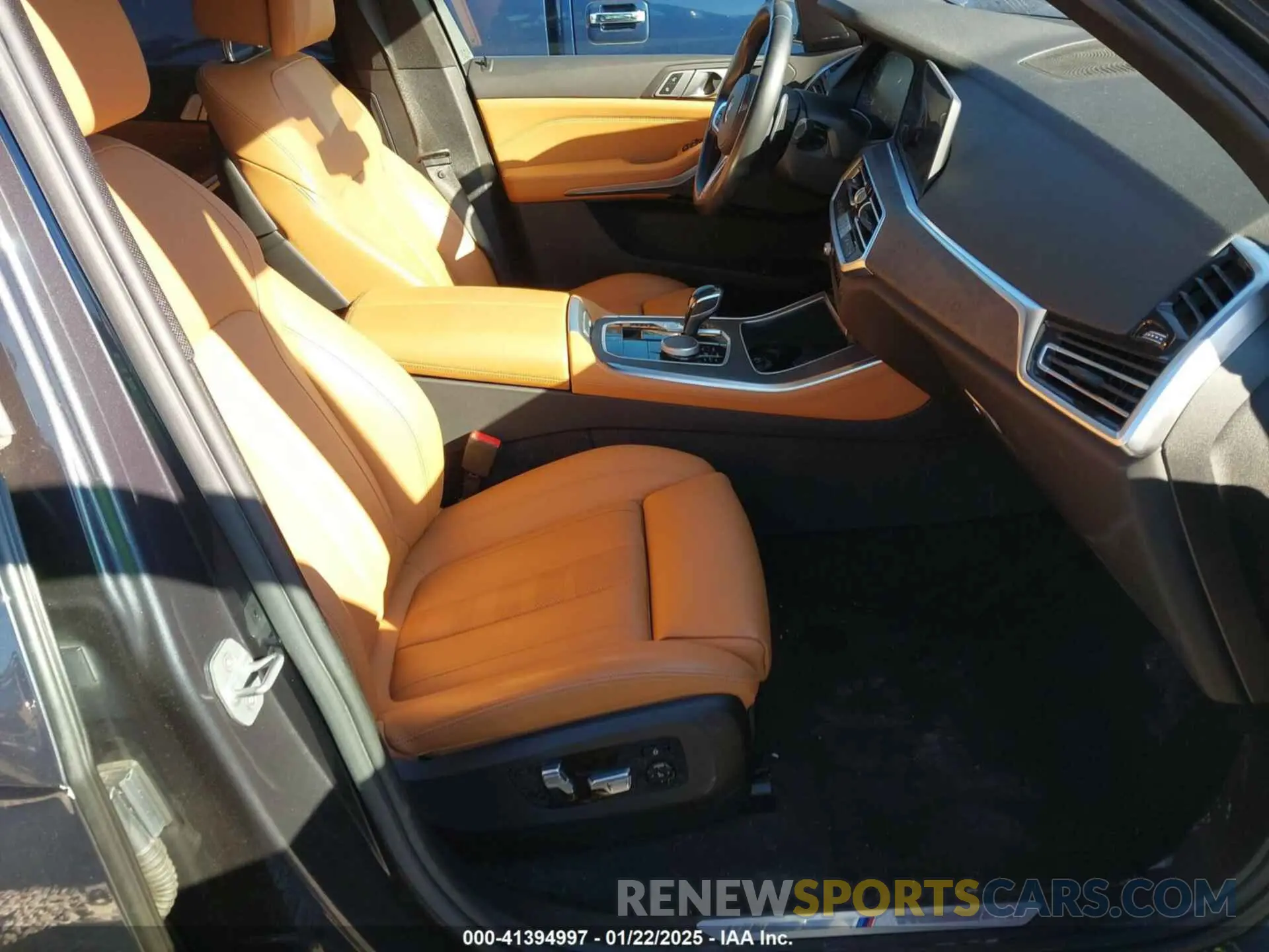 5 Photograph of a damaged car 5UXJU2C56KLN66899 BMW X5 2019