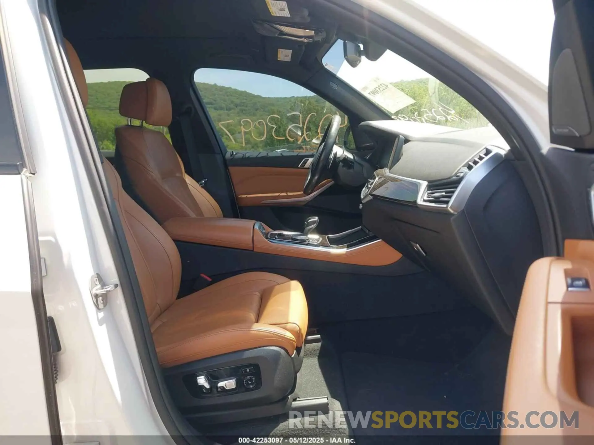 5 Photograph of a damaged car 5UXJU2C57KLN66278 BMW X5 2019